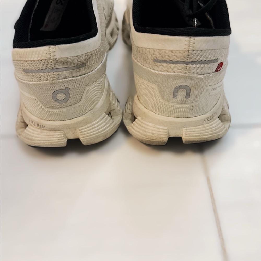 On Running women’s Athletic Shoes - Picture 5 of 7
